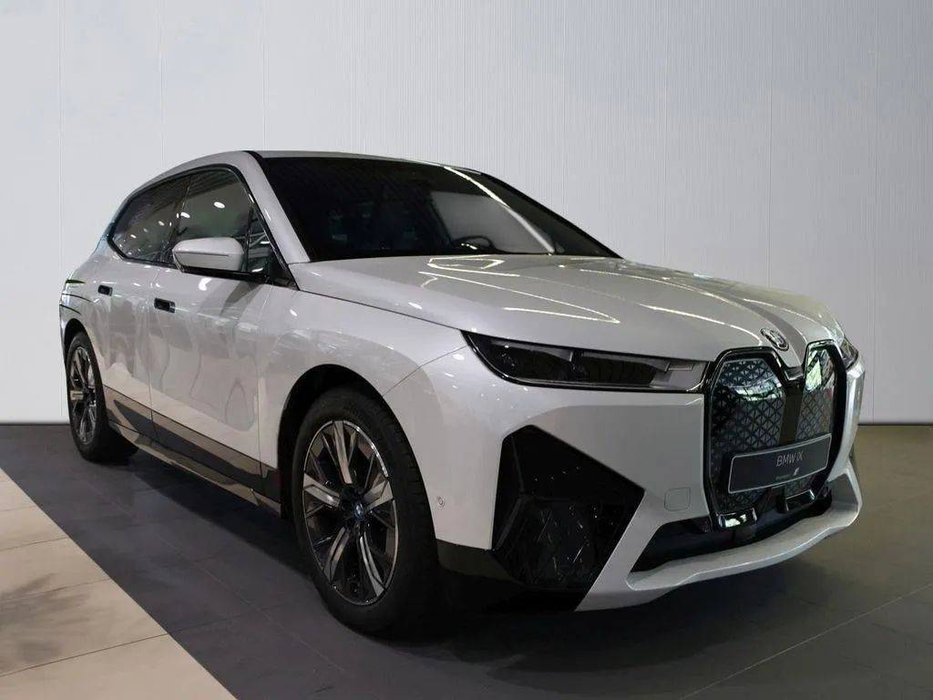 BMW iX  Image 2